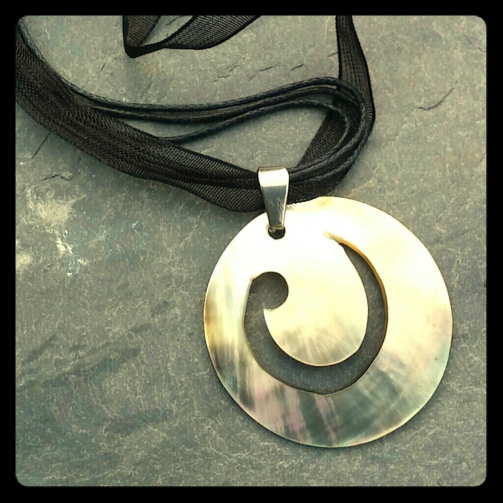 Natural mother of pearl pendant and necklace